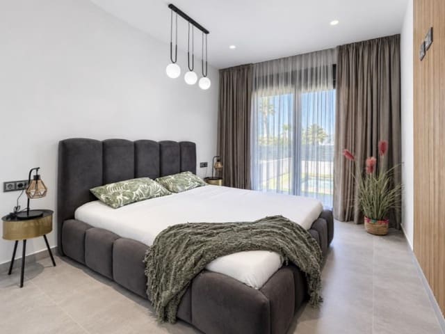 5 makuuhuone Huvila myytävänä paikassa Aguas Nuevas, Torrevieja mukana uima-altaan 
autotalli - 980 000 € (Ref: 10135967)