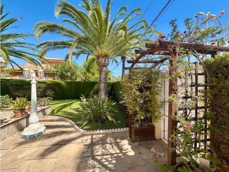 3 soveværelse Villa til salg i Orihuela med swimmingpool garage - € 698.000 (Ref: 10148706)
