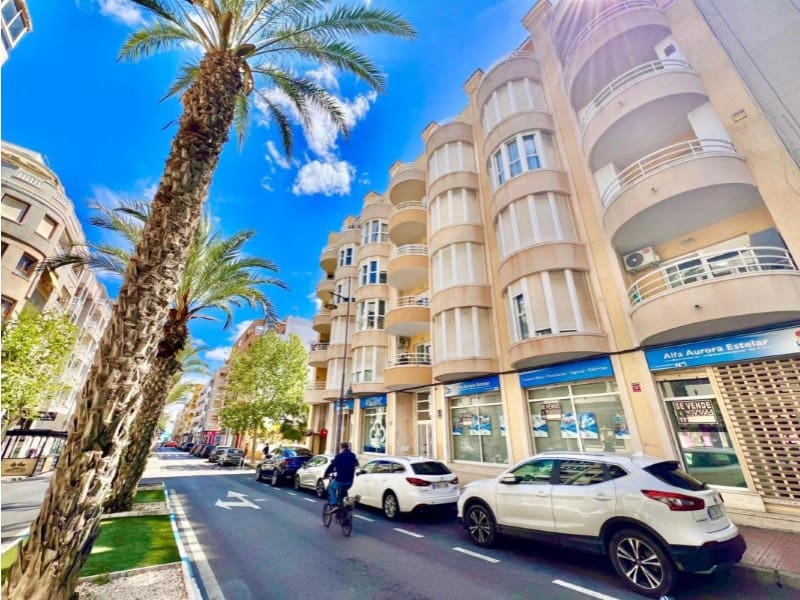 2 makuuhuone Huoneisto myytävänä paikassa Torrevieja mukana 
autotalli - 156 900 € (Ref: 10148737)