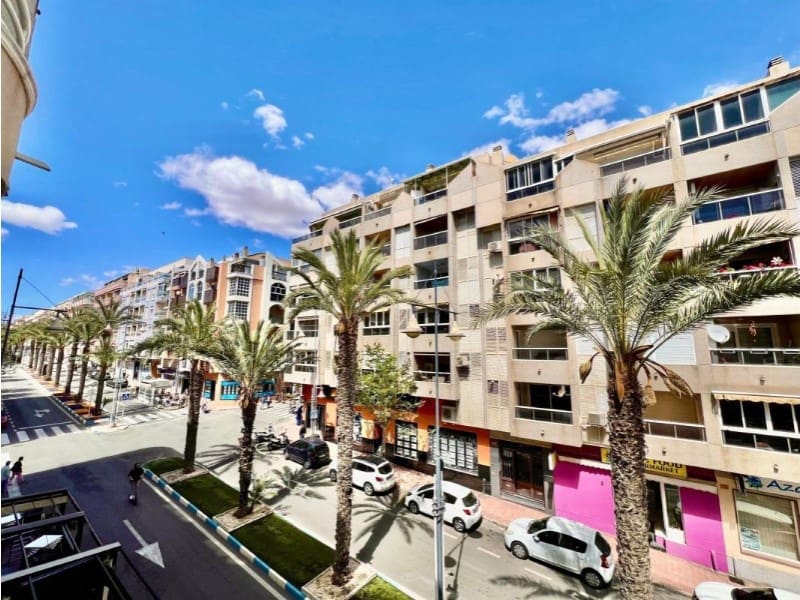 2 makuuhuone Huoneisto myytävänä paikassa Torrevieja mukana 
autotalli - 156 900 € (Ref: 10148737)