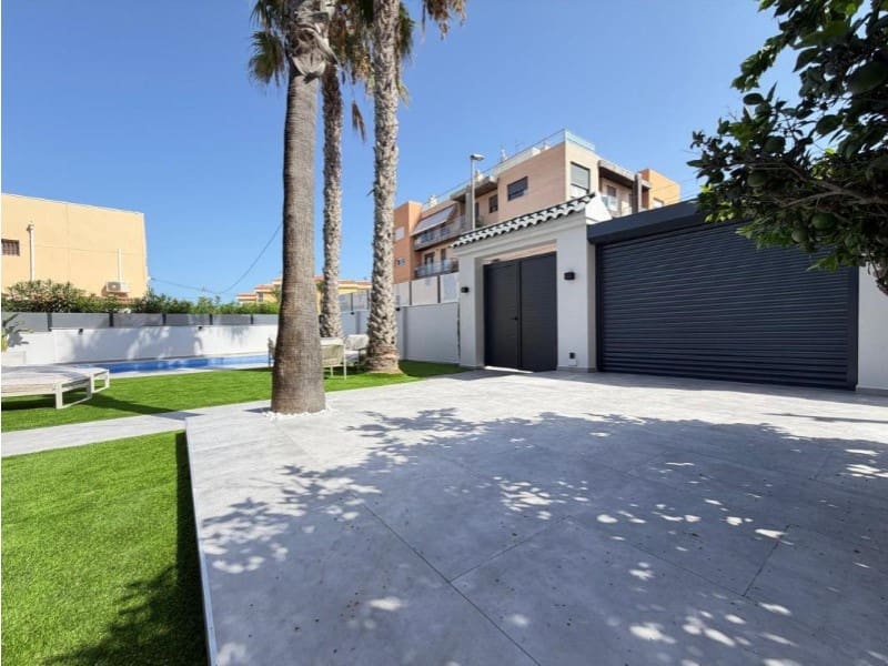 4 quarto Moradia para venda em Punta Prima com piscina garagem - 699 000 € (Ref: 10148752)