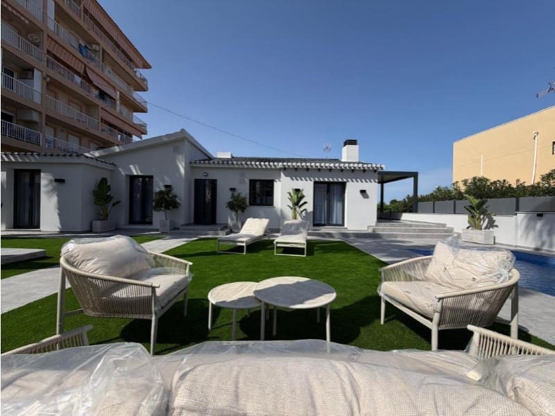 4 quarto Moradia para venda em Punta Prima com piscina garagem - 699 000 € (Ref: 10148752)