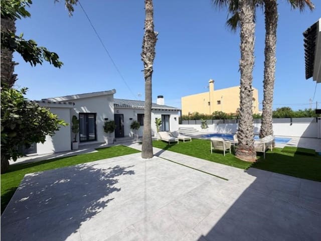 4 quarto Moradia para venda em Punta Prima, Torrevieja com piscina garagem - 699 000 € (Ref: 10148752)