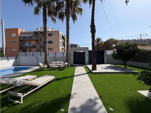 4 quarto Moradia para venda em Punta Prima, Torrevieja com piscina garagem - 699 000 € (Ref: 10148752)