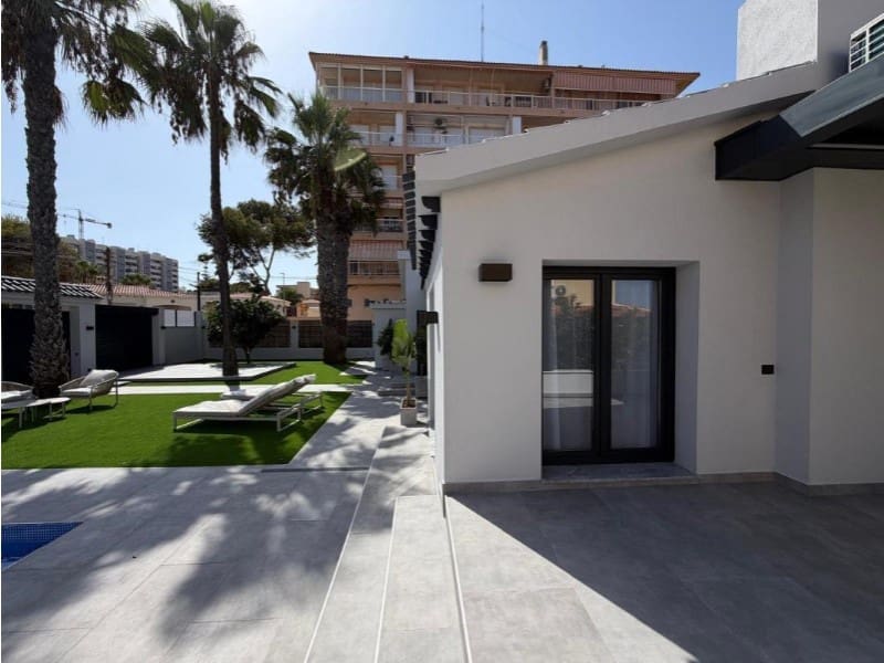 4 quarto Moradia para venda em Punta Prima com piscina garagem - 699 000 € (Ref: 10148752)
