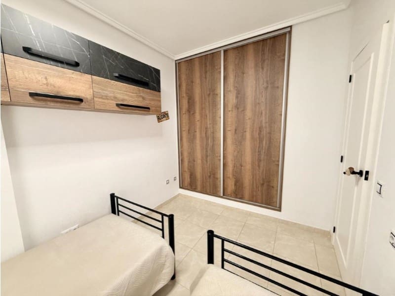 1 sovrum Lägenhet till salu i Torrevieja med pool garage - 177 950 € (Ref: 10148753)