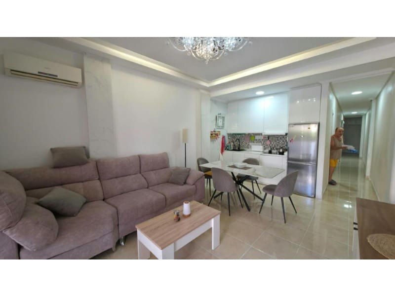 Apartamento de 2 habitaciones en Torrevieja en venta con piscina - 169.900 € (Ref: 10148754)