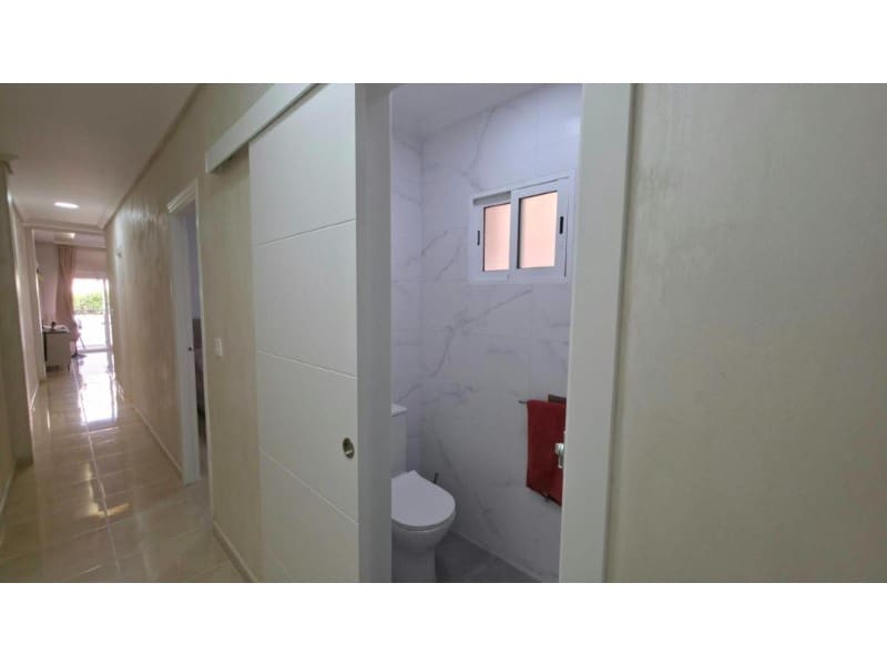 Apartamento de 2 habitaciones en Torrevieja en venta con piscina - 169.900 € (Ref: 10148754)