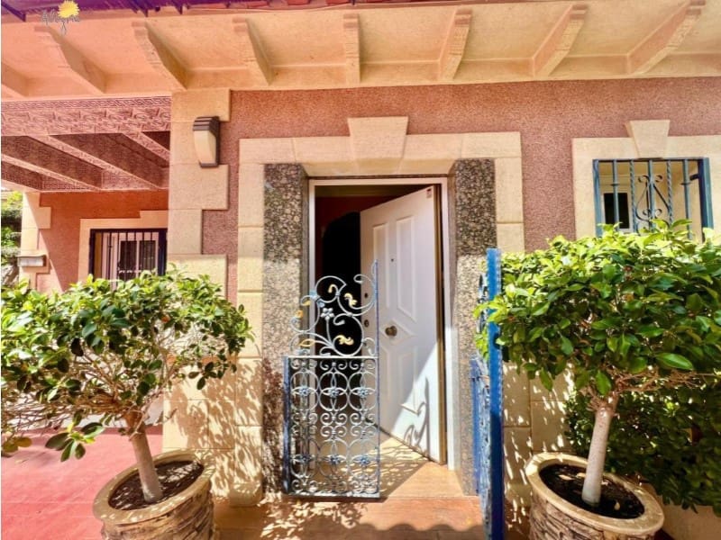 3 chambre Villa/Maison à vendre à Torrevieja avec piscine garage - 490 000 € (Ref: 10148768)
