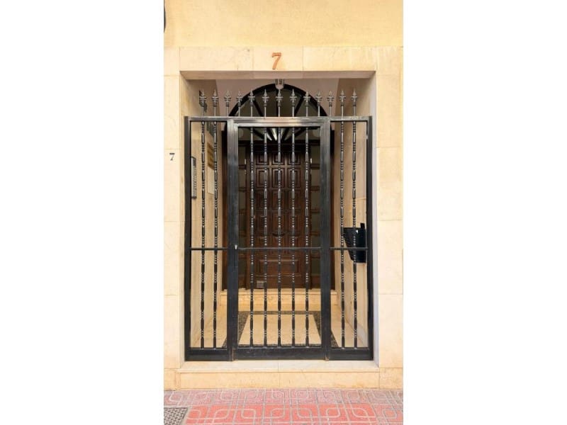 1 bedroom Apartment for sale in Torrevieja with garage - € 149,900 (Ref: 10155206)