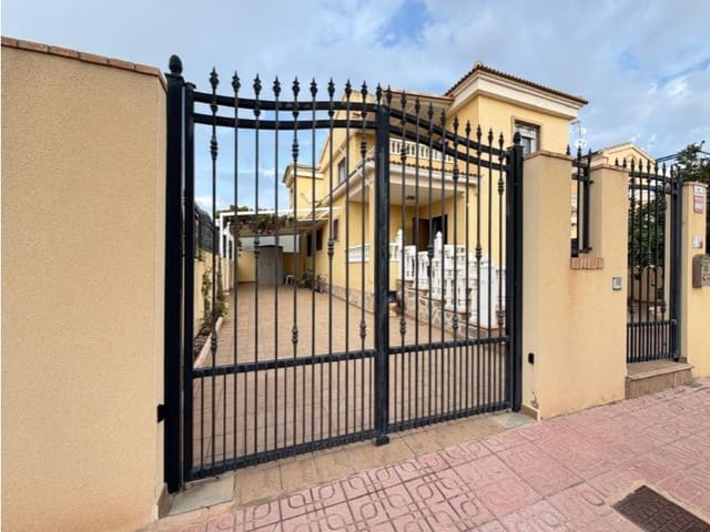 4 makuuhuone Huvila myytävänä paikassa Orihuela ciudad, Orihuela - 380 000 € (Ref: 10155207)