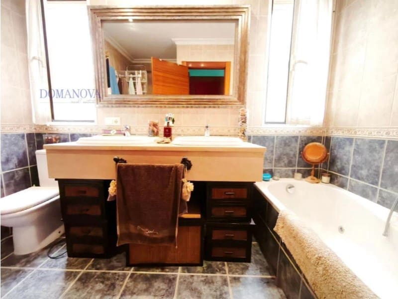 Chalet de 4 habitaciones en Alicante / Alacant ciudad en venta con piscina garaje - 950.000 € (Ref: 10159517)
