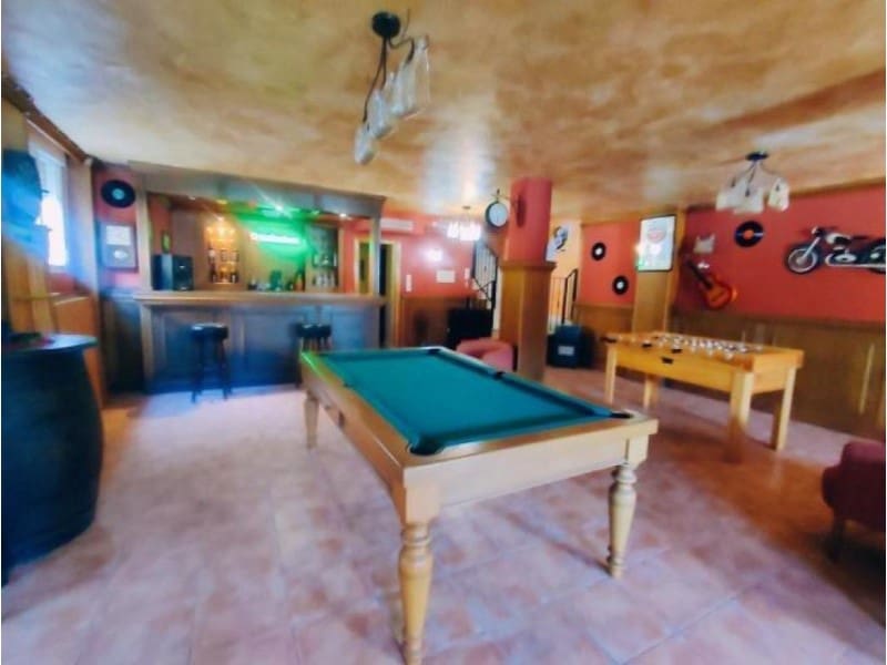 6 bedroom Villa for sale in Aguas Nuevas with pool - € 525,000 (Ref: 10163110)