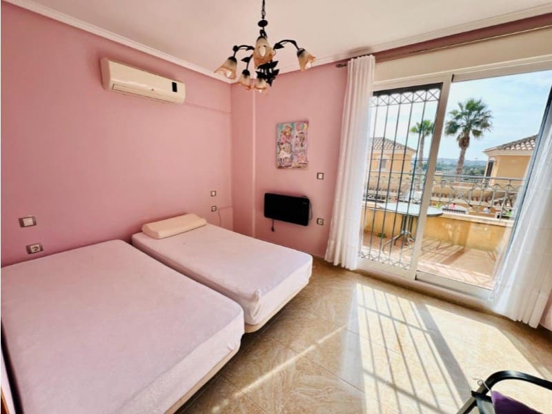 3 soveværelse Semi-Rækkehus til salg i Torrevieja med swimmingpool garage - € 249.900 (Ref: 10164889)