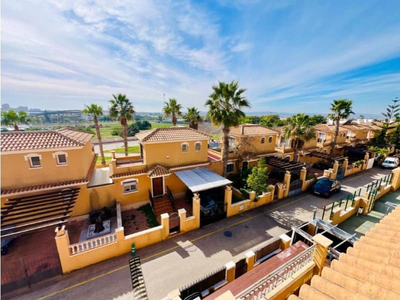3 soveværelse Semi-Rækkehus til salg i Torrevieja med swimmingpool garage - € 249.900 (Ref: 10164889)