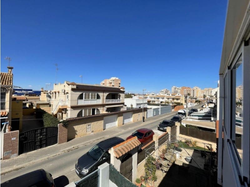 3 slaapkamer Halfvrijstaande villa te koop in Torrevieja - € 320.000 (Ref: 10164890)