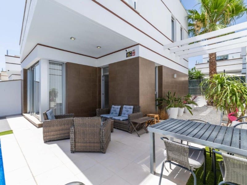 3 makuuhuone Huvila myytävänä paikassa Ciudad Quesada mukana uima-altaan - 389 000 € (Ref: 10171457)