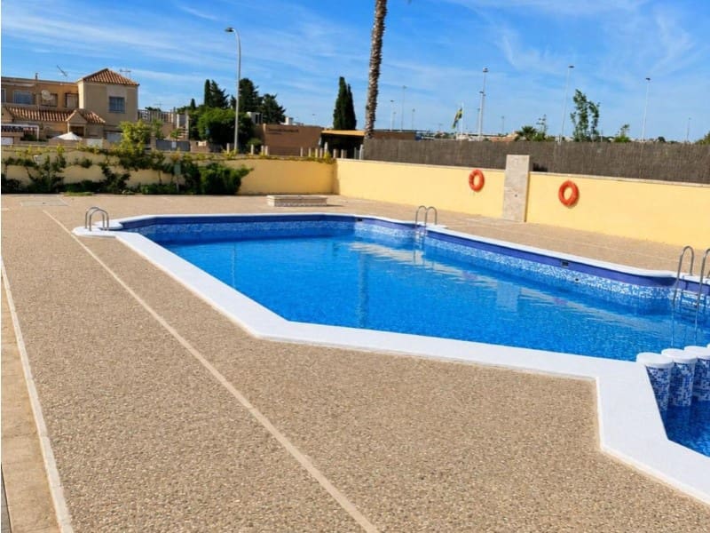 1 makuuhuone Bungalow myytävänä paikassa Torrevieja mukana uima-altaan 
autotalli - 212 000 € (Ref: 10171466)