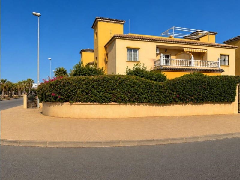 Bungalow de 1 habitación en Orihuela en venta con piscina - 195.000 € (Ref: 10171468)
