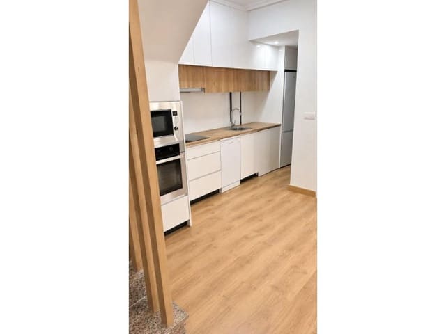 Kjedet enebolig til salgs i Orihuela ciudad, Orihuela med svømmebasseng garasje - € 258 900 (Ref: 10171471)