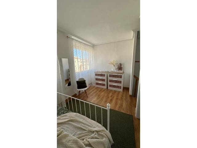 Kjedet enebolig til salgs i Orihuela ciudad, Orihuela med svømmebasseng garasje - € 258 900 (Ref: 10171471)