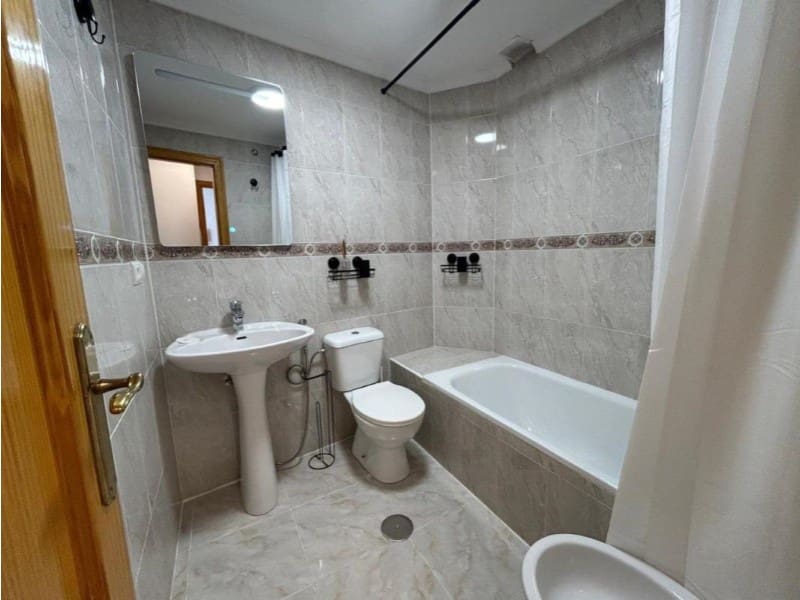 Apartamento de 2 habitaciones en Torrevieja en venta - 193.000 € (Ref: 10174559)