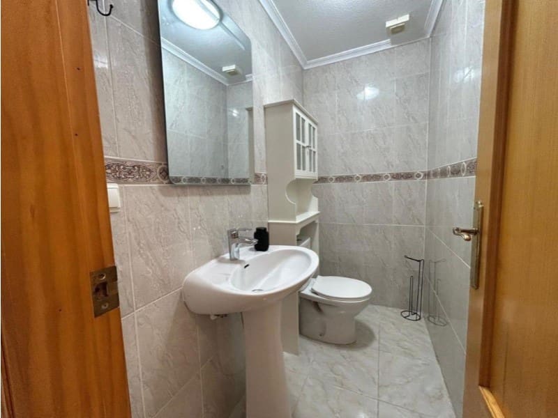 Apartamento de 2 habitaciones en Torrevieja en venta - 193.000 € (Ref: 10174559)