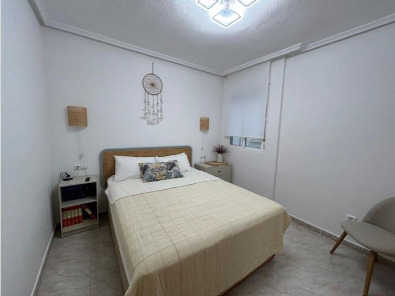Apartamento de 2 habitaciones en Torrevieja en venta - 193.000 € (Ref: 10174559)