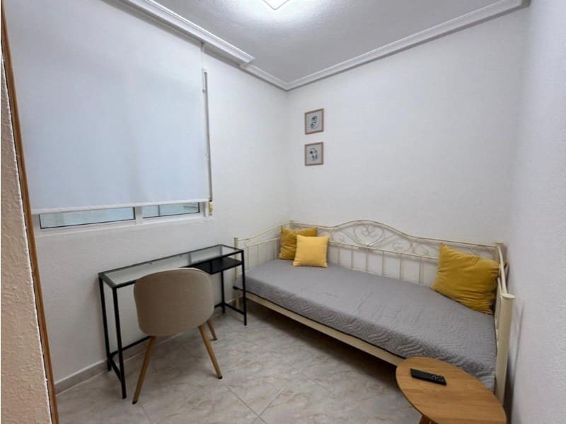 Apartamento de 2 habitaciones en Torrevieja en venta - 193.000 € (Ref: 10174559)
