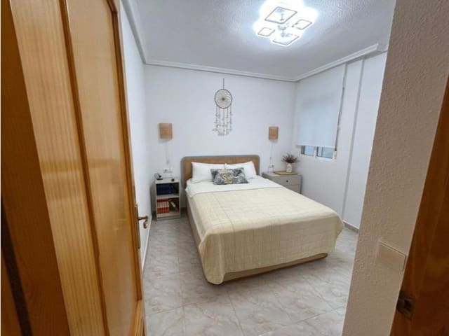 Apartamento de 2 habitaciones en Las Piscinas Naturales, Torrevieja en venta - 193.000 € (Ref: 10174559)