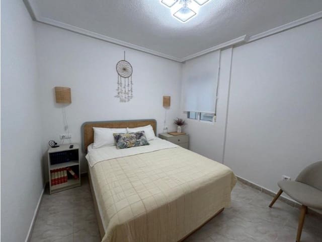 Apartamento de 2 habitaciones en Las Piscinas Naturales, Torrevieja en venta - 193.000 € (Ref: 10174559)