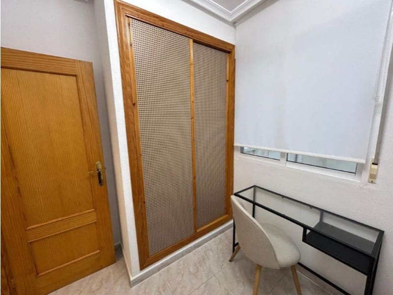 Apartamento de 2 habitaciones en Torrevieja en venta - 193.000 € (Ref: 10174559)