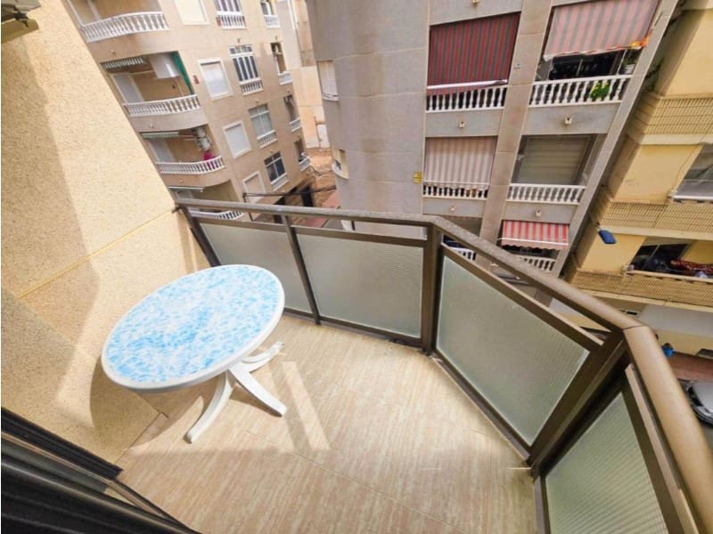 Apartamento de 3 habitaciones en Torrevieja en venta - 155.000 € (Ref: 10174560)