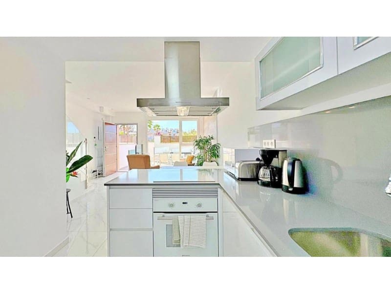 Pareado de 3 habitaciones en Torrevieja en venta con piscina - 310.000 € (Ref: 10174570)