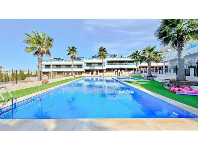 Pareado de 3 habitaciones en Torrevieja en venta con piscina - 310.000 € (Ref: 10174570)