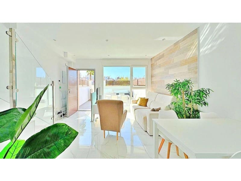 Pareado de 3 habitaciones en Torrevieja en venta con piscina - 310.000 € (Ref: 10174570)
