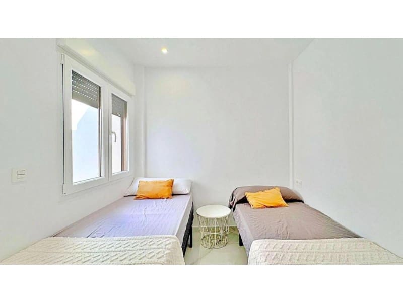 Pareado de 3 habitaciones en Torrevieja en venta con piscina - 310.000 € (Ref: 10174570)