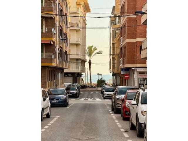 Apartamento de 2 habitaciones en Las Piscinas Naturales, Torrevieja en venta - 154.900 € (Ref: 10174582)