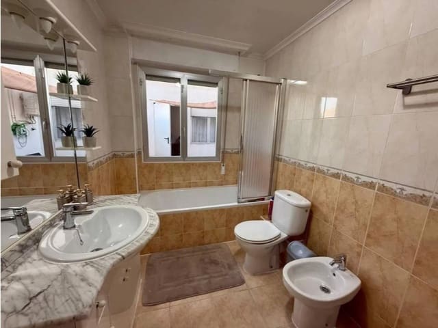 Apartamento de 2 habitaciones en Las Piscinas Naturales, Torrevieja en venta - 154.900 € (Ref: 10174582)