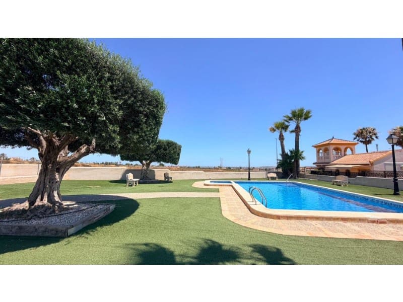 Pareado de 2 habitaciones en Los Montesinos en venta con piscina garaje - 168.000 € (Ref: 10177081)