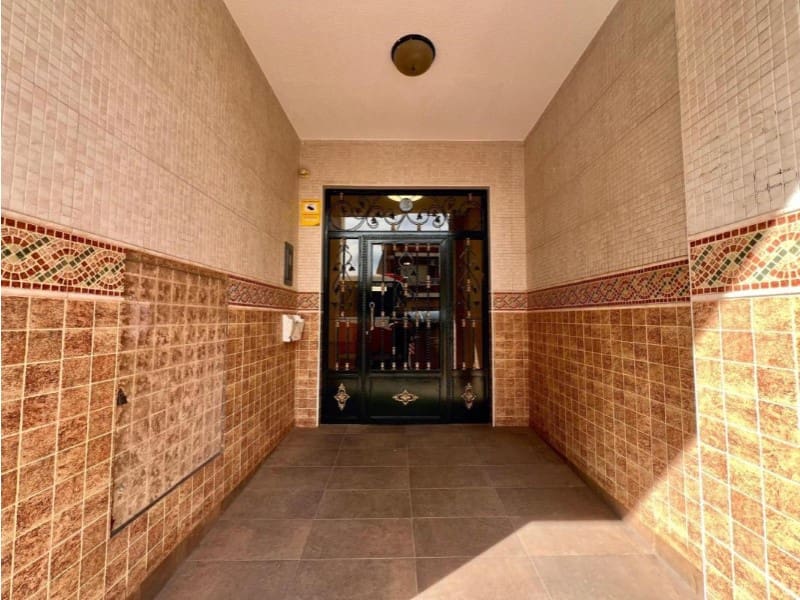 Apartamento de 2 habitaciones en Torrevieja en venta - 215.000 € (Ref: 10180479)