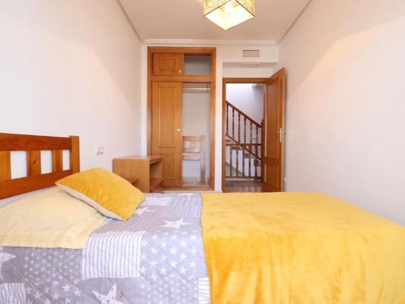 2 soverom Kjedet enebolig til salgs i Orihuela med svømmebasseng garasje - € 204 000 (Ref: 10187010)