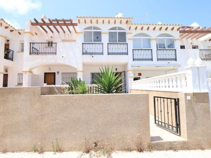 2 soverom Kjedet enebolig til salgs i Orihuela med svømmebasseng garasje - € 204 000 (Ref: 10187010)