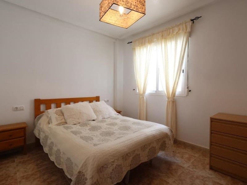 2 soverom Kjedet enebolig til salgs i Orihuela med svømmebasseng garasje - € 204 000 (Ref: 10187010)
