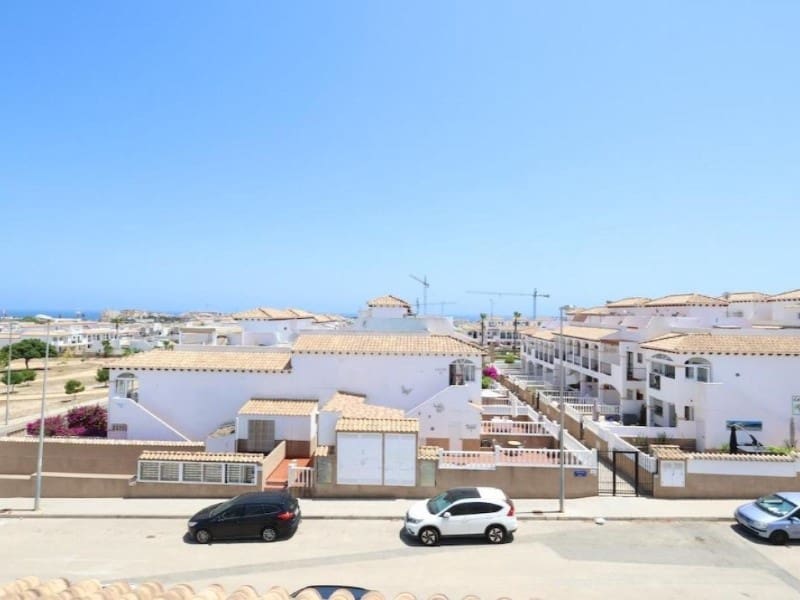 2 soverom Kjedet enebolig til salgs i Orihuela med svømmebasseng garasje - € 204 000 (Ref: 10187010)