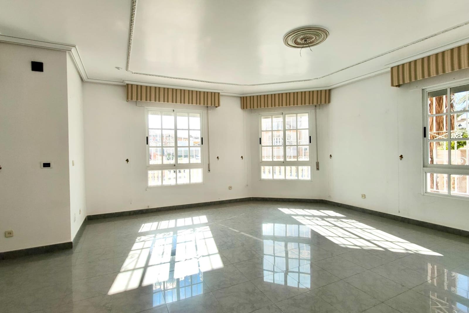 8 sovrum Villa till salu i Huercal-Overa med garage - 330 000 € (Ref: 7395845)