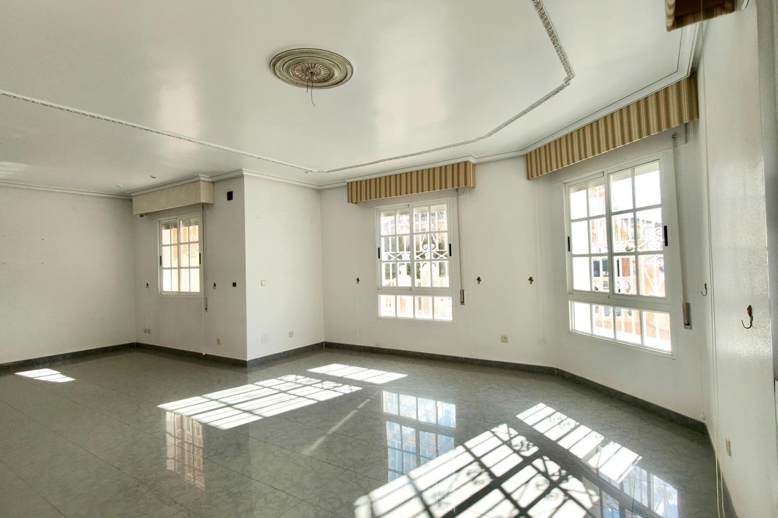 8 sovrum Villa till salu i Huercal-Overa med garage - 330 000 € (Ref: 7395845)