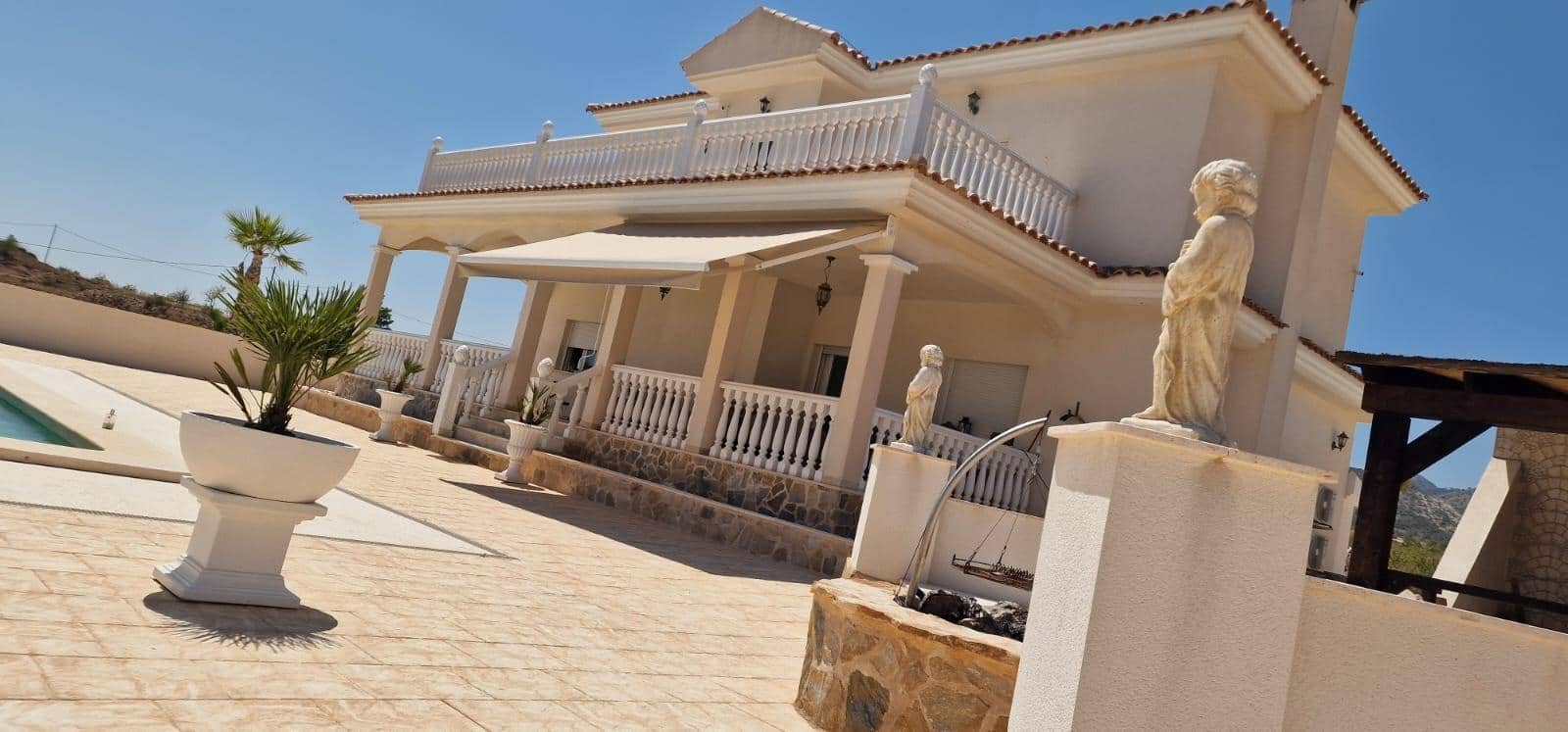 4 bedroom Finca/Country House for sale in Pinoso with pool garage - € 599,000 (Ref: 9619520)