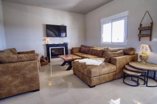 4 Zimmer Finca/Landgut zu verkaufen in Pinoso mit Pool Garage - 599.000 € (Ref: 9619520)