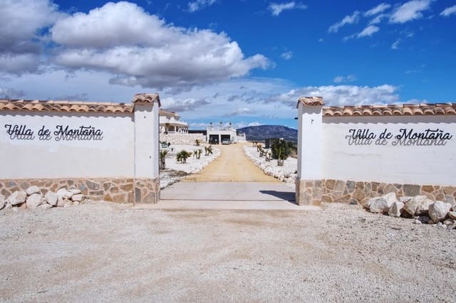 4 Zimmer Finca/Landgut zu verkaufen in Pinoso mit Pool Garage - 599.000 € (Ref: 9619520)